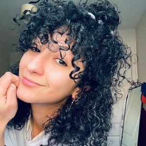 Meet your Posher, Dina